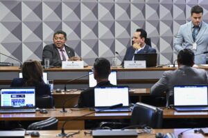 Cadastro no seguro para pescadores recebe críticas de deputados