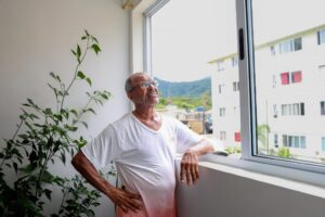 Três anos após as chuvas em São Sebastião, moradores que perderam tudo comemoram nova moradia: ‘Aqui me sinto segura’