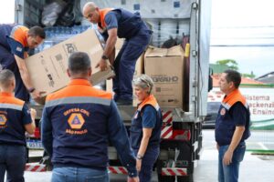 Governo de SP reforça atendimento em áreas alagadas em Peruíbe