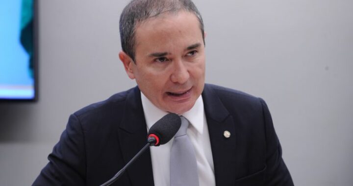 Projeto obriga emissoras de rádio e televisão a divulgarem agenda de votações da Câmara