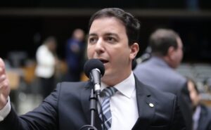 Projeto obriga preso a pagar por uso e manutenção de tornozeleira eletrônica