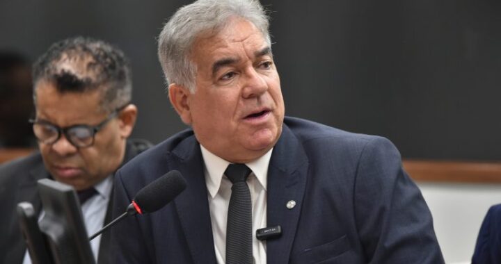 Projeto autoriza aulas de direção em carros automáticos nas autoescolas