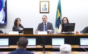 Deputados e especialistas cobram agilidade na aplicação da política nacional contra o câncer