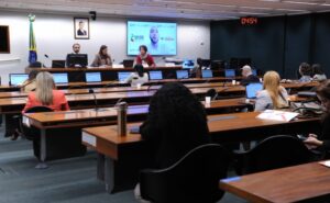 Espera por avaliação neuropsicológica no SUS pode chegar a quatro anos, aponta audiência na Câmara