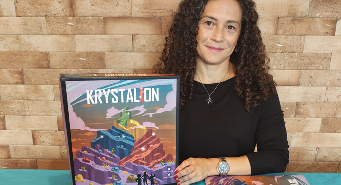 Pesquisadora da USP cria jogo de tabuleiro para jovens que une ficção e estratégia para ensinar finanças