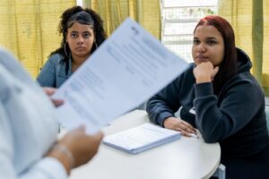 Professora de São Bernardo do Campo cria aula para empoderar alunas contra violência financeira