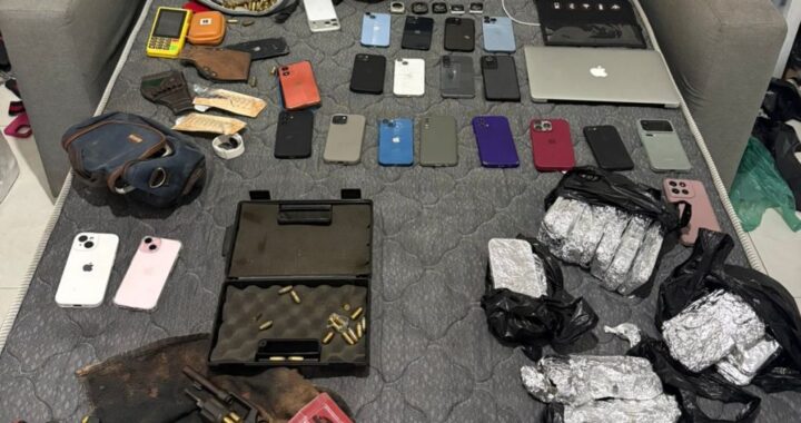 ‘Casa cofre’ em Paraisópolis pertence a quadrilha especializada em roubo e furto de celulares, diz PM