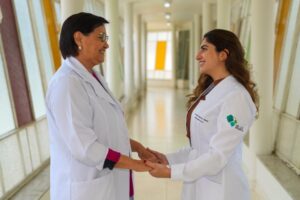 Encontro de gerações: com 46 anos de diferença, médicas que fizeram residência no Iamspe  compartilham experiências na área