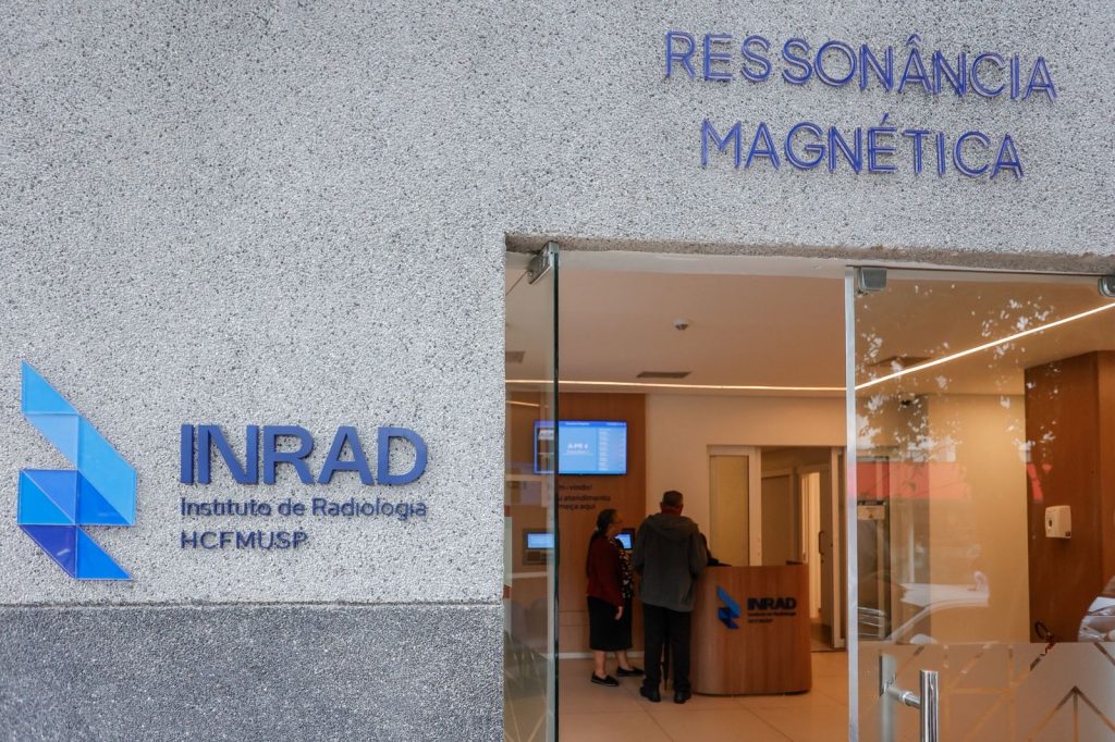 Governo de SP entrega modernização da ala de ressonância magnética do Hospital das Clínicas