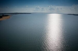 Governo de SP investe em infraestrutura para as praias de água doce do estado; confira roteiros