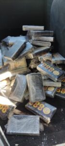 PM apreende mais de 200 kg de cocaína em fundo falso de caminhonete na zona norte de São Paulo