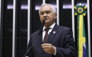 Comissão aprova porte de arma para tabeliães e registradores de cartórios