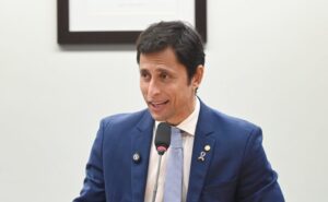 Comissão aprova obrigatoriedade de formação de professores em tecnologias assistivas