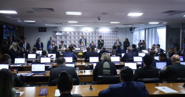 CPMI do INSS adia depoimento de advogado e mantém condução coercitiva