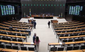 Deputados analisam projeto que facilita acesso ao seguro de exportação; acompanhe