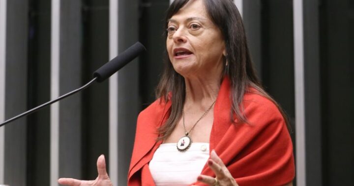 <div>Projeto amplia “Pé-de-Meia” para bolsistas de escolas particulares e comunitárias</div>