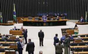 Deputados analisam em Plenário a PEC da Segurança Pública; acompanhe