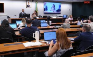 Comissão debate capacitação de profissionais para atendimento a pessoas com autismo