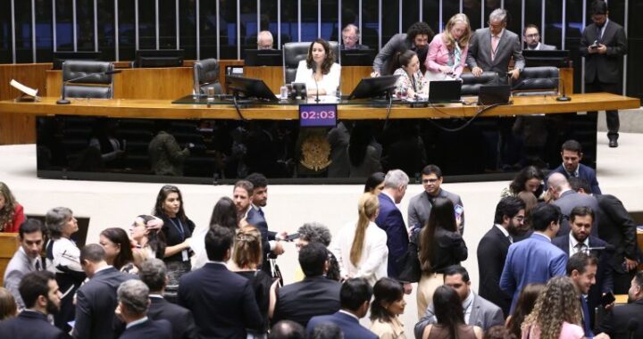 Câmara aprova regime de urgência para sete projetos de lei