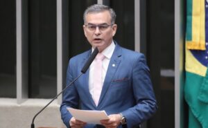 Comissão aprova criação de adicional de 30% para profissionais de saúde em áreas de risco e conflito