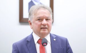 Merlong Solano assume a presidência da Comissão de Finanças e Tributação