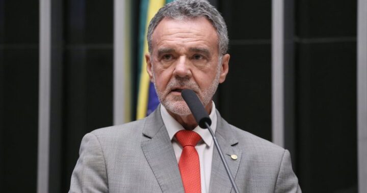 Projeto cria piso salarial de R$ 4 mil para motoristas de ônibus em cidades grandes