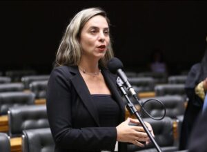 Câmara aprova uso imediato de tornozeleira eletrônica por agressor de mulher que permaneça em risco