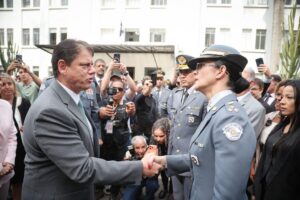 Coronel Glauce toma posse como primeira mulher no comando da Polícia Militar de SP em 200 anos de história