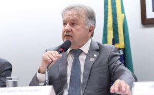 Comissão aprova projeto que prevê divulgação de mensagens sobre drogas em rádio e TV