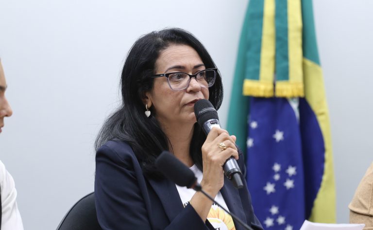 Audiência Pública - Política nacional de atenção integral às imunodeficiências primárias. Vivendo com Erros Inatos da Imunidade, Cristiane Monteiro.