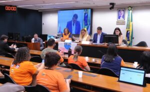 Agentes de saúde pedem urgência na votação de proposta de aposentadoria especial