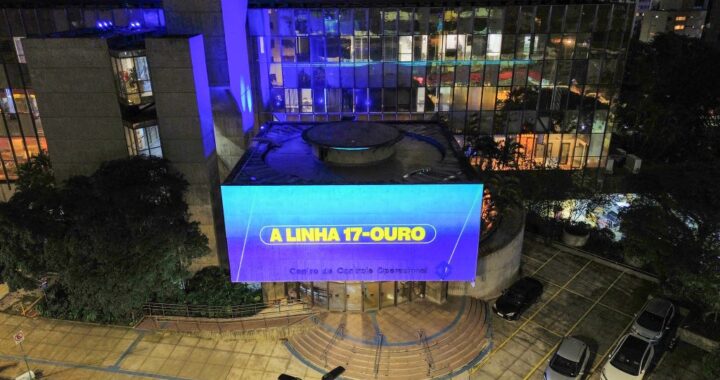 Projeção e mensagens nos trens destacam ‘fim da espera’ pela Linha 17-Ouro do Metrô, recém-inaugurada em SP