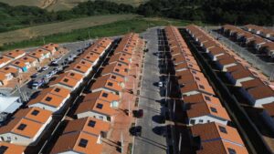 SP conclui conjunto habitacional com a entrega de casas a 174 famílias em Araçoiaba da Serra