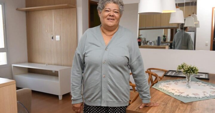 Famílias afetadas por explosão no Jaguaré recebem chaves de apartamentos mobiliados