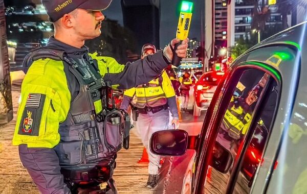 Megablitz da Lei Seca flagra mais de 250 motoristas sob efeito de álcool na capital