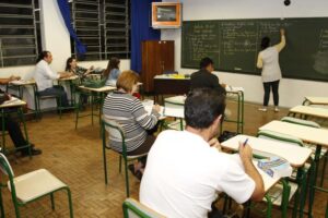 Comissão debate políticas públicas de educação de jovens e adultos; participe