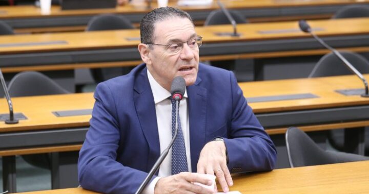 Comissão aprova proposta que dá à assinatura digital o valor de reconhecimento de firma