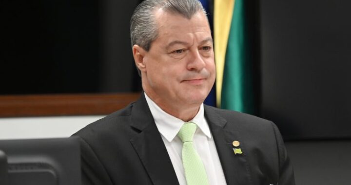 Comissão aprova prioridade especial na Justiça para idosos com deficiência