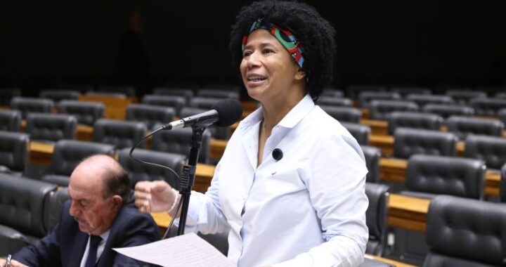 Comissão aprova projeto que prevê acesso a tecnologias assistivas pelo SUS para pessoas com deficiência
