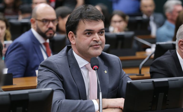 Comissão aprova gratuidade na Justiça para inscritos no CadÚnico