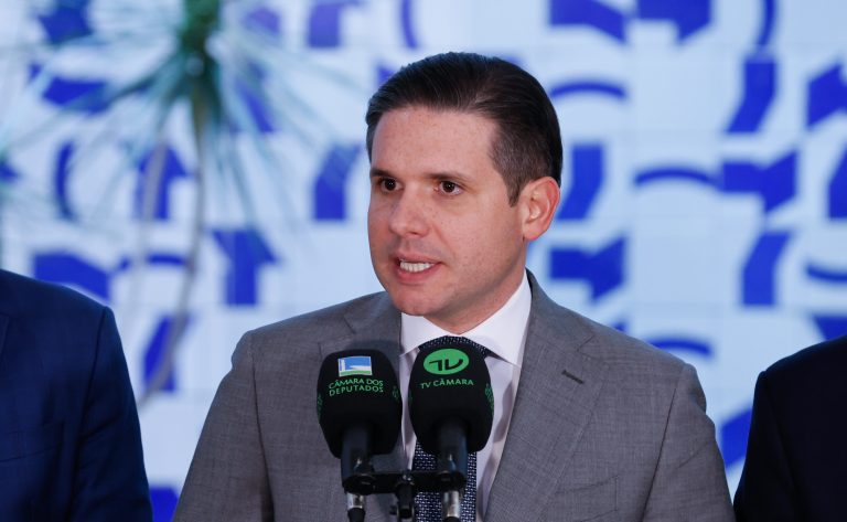 Hugo Motta concede entrevista 