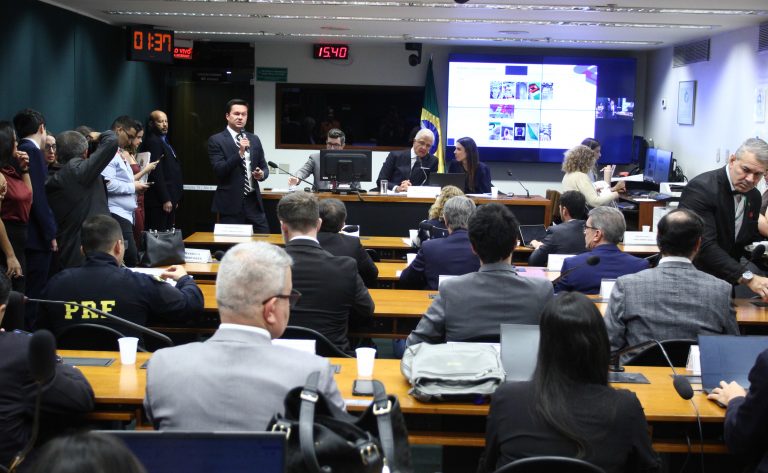 Comissão externa debate riscos sanitários de produtos irregulares