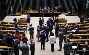 Câmara aprova renovação automática da CNH para motorista sem multas