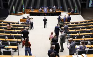 Câmara aprova criação de prêmios para ciência e tecnologia e para desenvolvimento sustentável