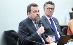 Governo quer fim da escala 6×1 e redução de jornada sem transição, afirma Boulos