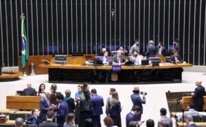 Câmara inicia sessão para analisar propostas; acompanhe