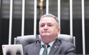 Projeto institui pausa obrigatória para trabalhadores que exercem atividades em pé