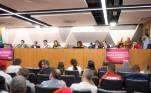 Deputados pedem mobilização para garantir que escala 6×1 seja extinta ainda neste ano