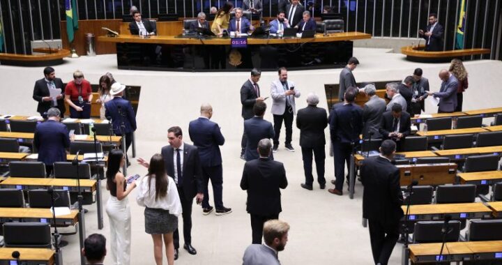 Câmara aprova PEC que estende imunidade tributária de entidades religiosas; acompanhe