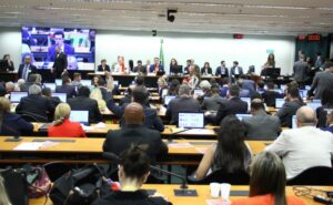 Comissão aprova o fim da escala 6×1 e a redução da jornada de 44 para 40 horas semanais